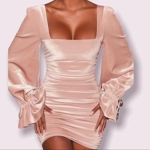 NWT Oh Polly Moonlight dreams velvet puff sleeve mini dress in blush